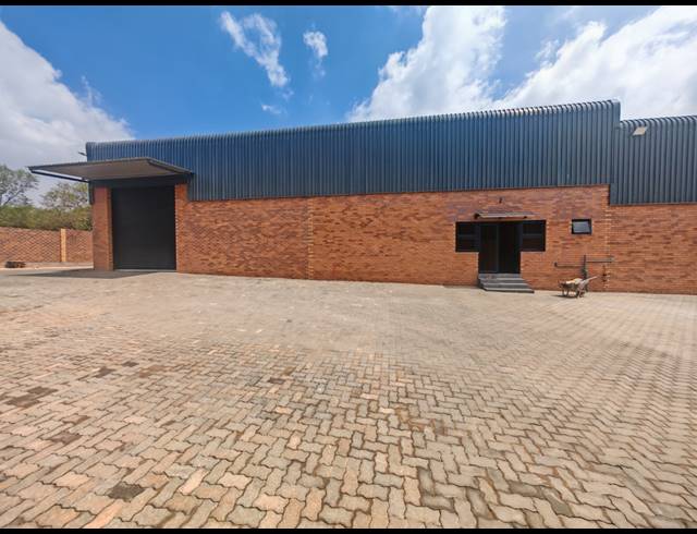 1,102M² WAREHOUSE TO LET IN ORMONDE